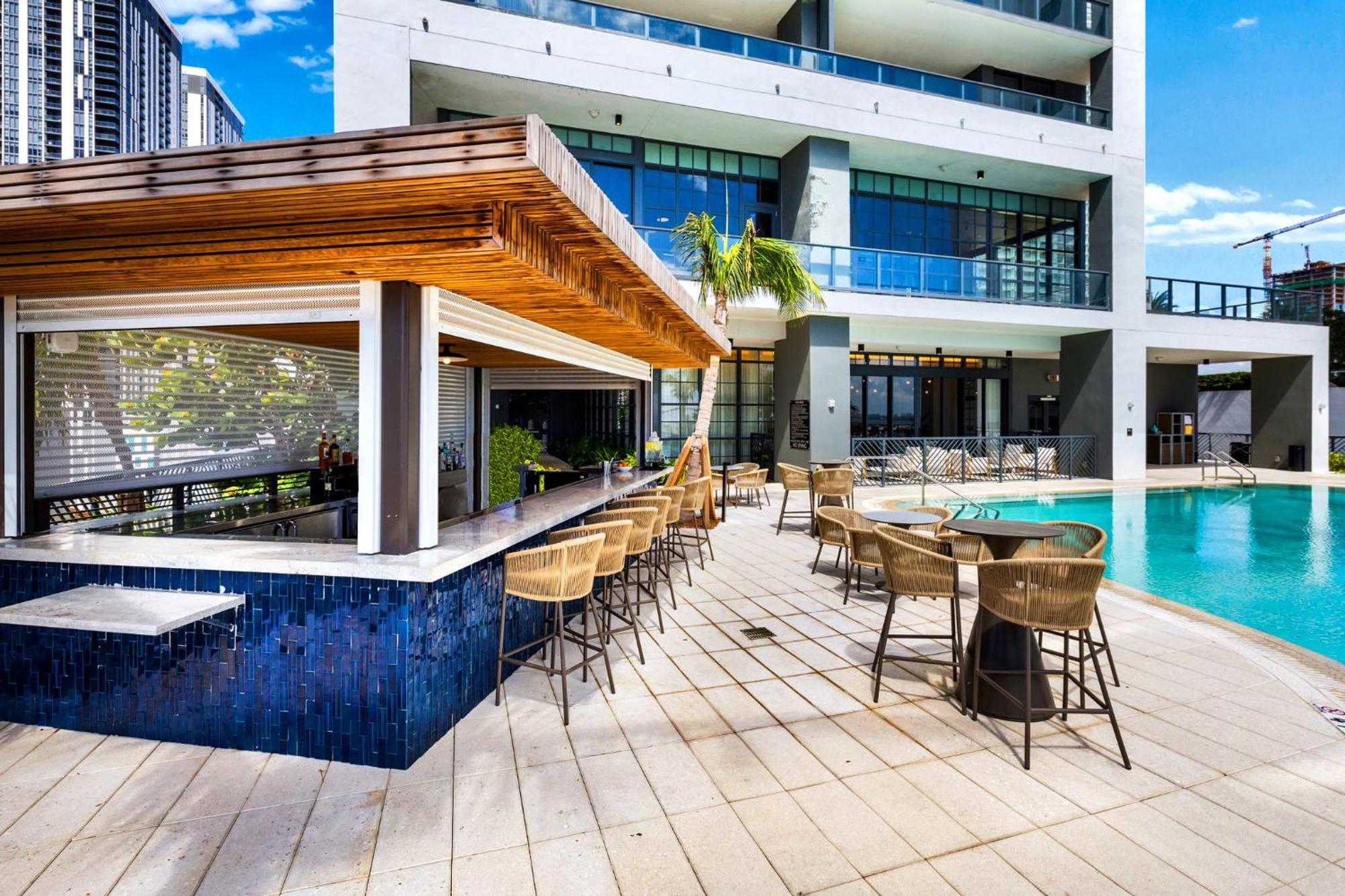 Apartment On 47th Floor! Free Parking & Views From The Miami
