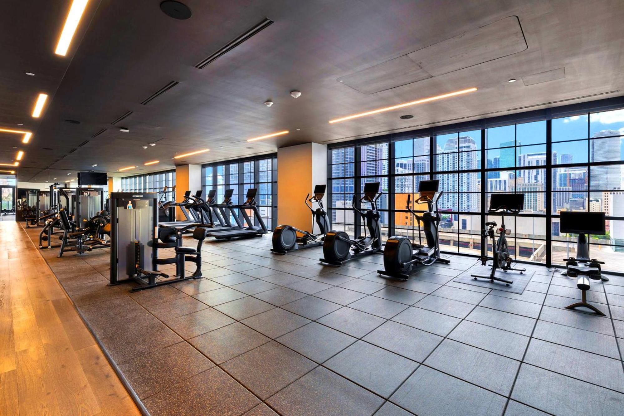 Apartment On 47th Floor! Free Parking & Views From The Miami